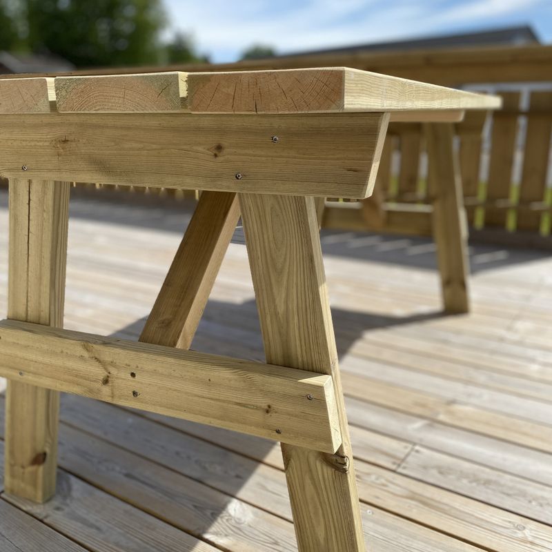 Solid hagebord i impregnert treverk