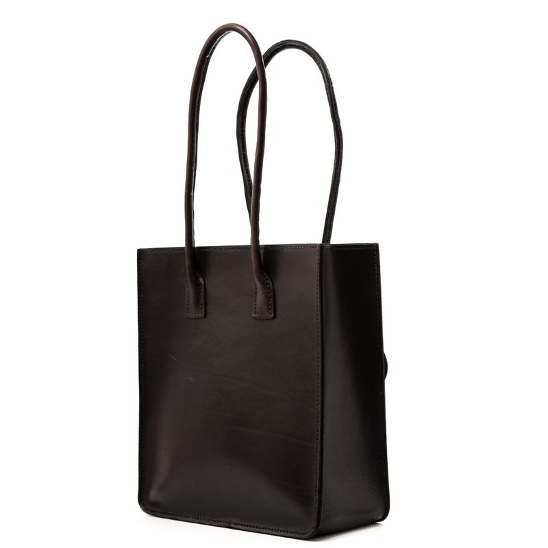 Håndsydd veske i okselær